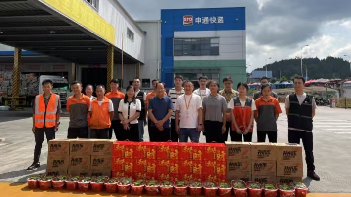 龙里县总工会送清凉  情系新业态一线工